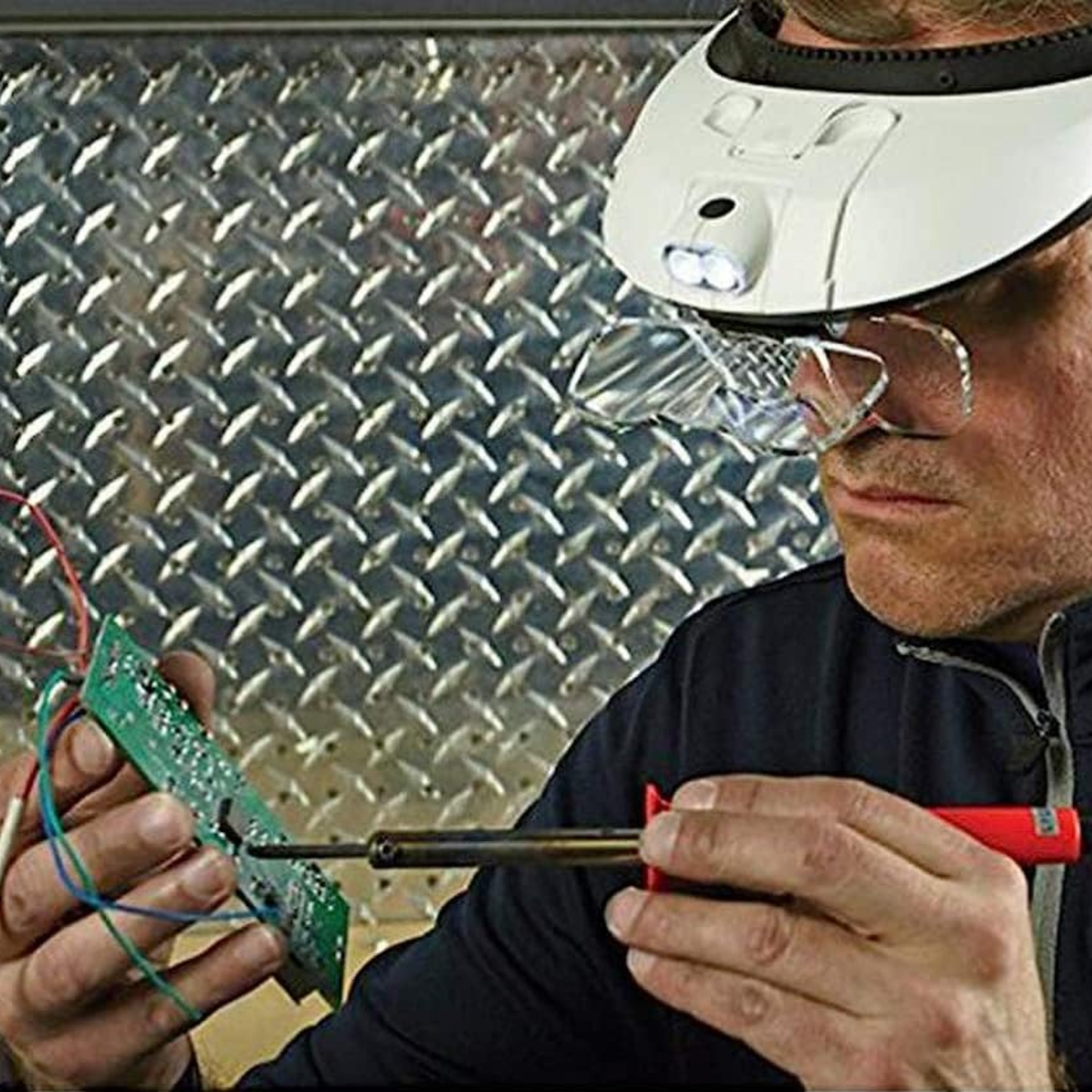 Lupa con diadema con lentes intercambiables y luz